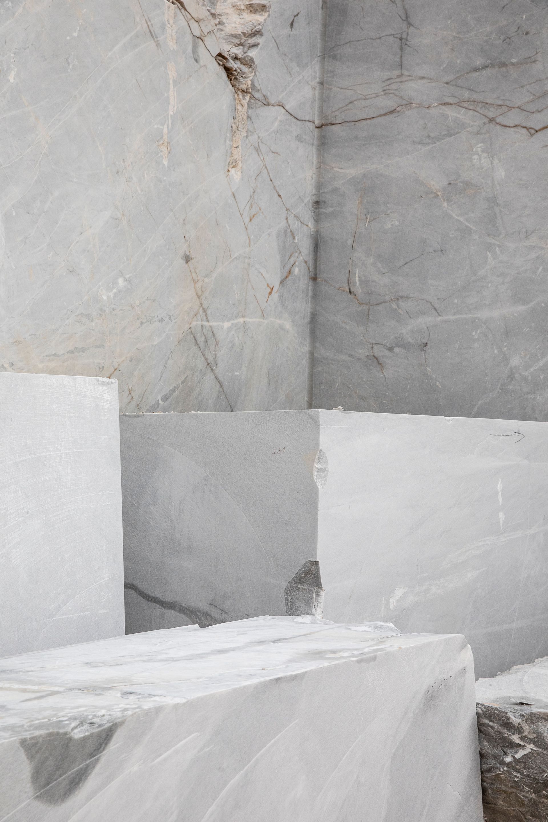 Visit to Carrara marble quarry, Tuscany, choice of materials and slabs. Officina Magisafi architecture design - marble