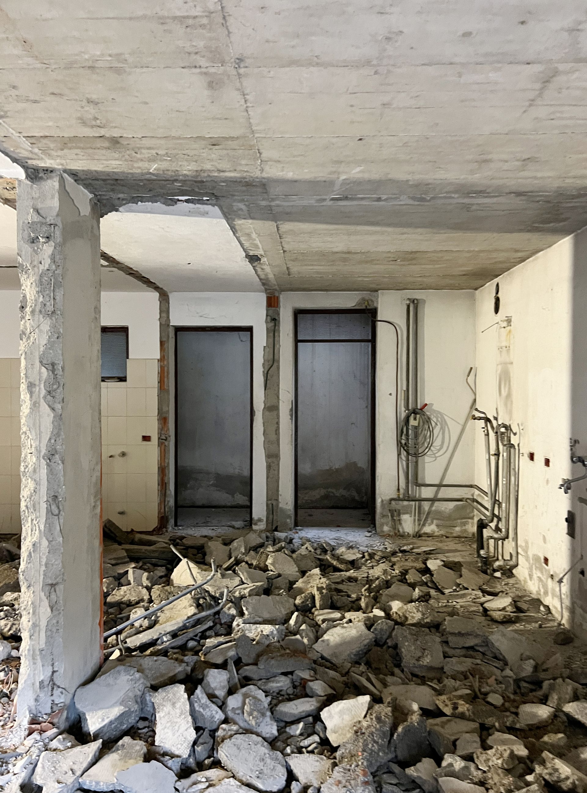 Progetto interior design, ristrutturazione appartamento, corpo scala, open space, isola cucina, Bergamo, Milano, Lago di Como, Londra, New York, Parigi, Gstaad