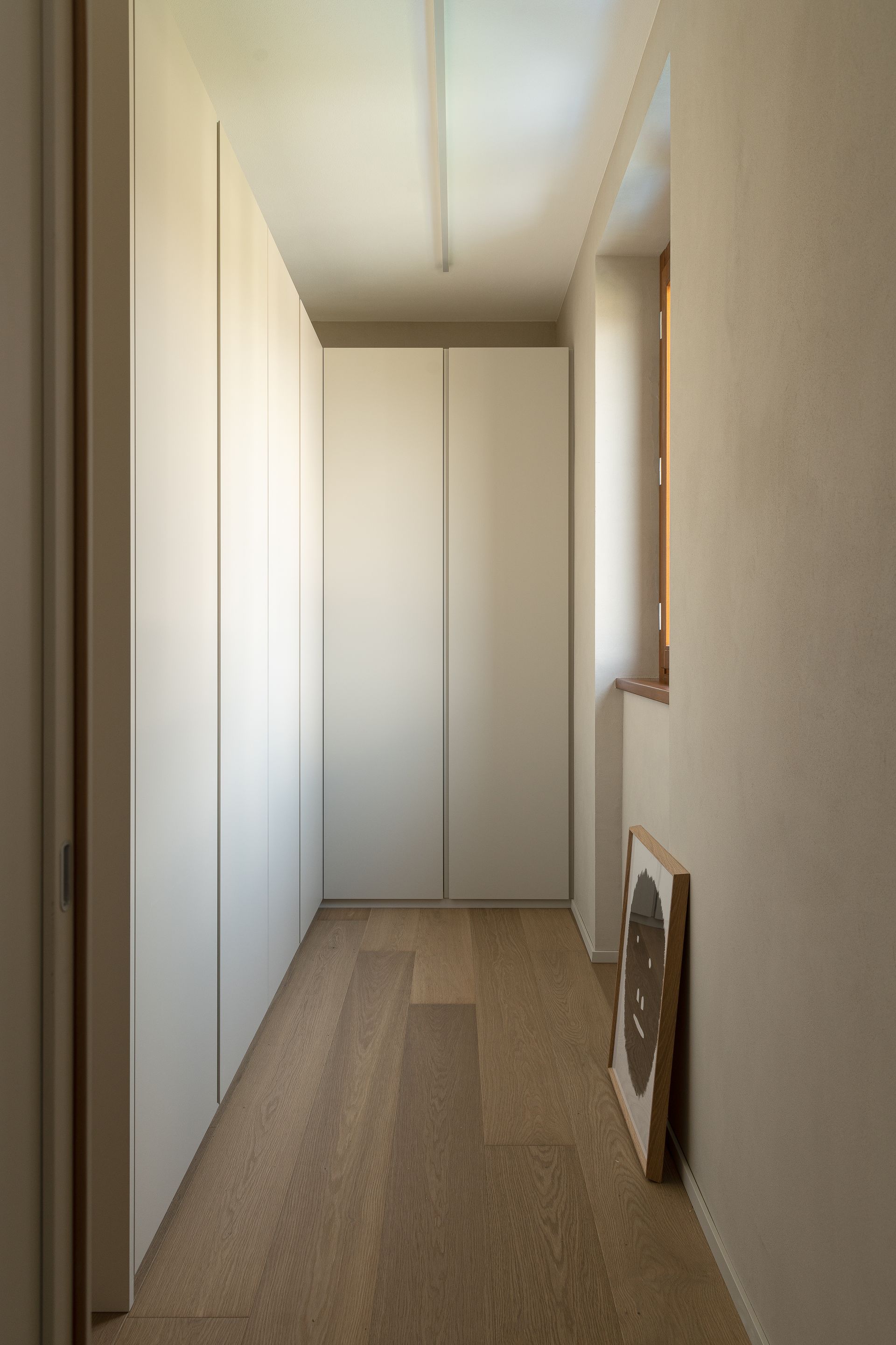 Interior design project, apartment with a view renovation Seriana Valley, Bergamo, Milan, Lake Como, London, New York, Paris. Officina Magisafi architecture design - aisle