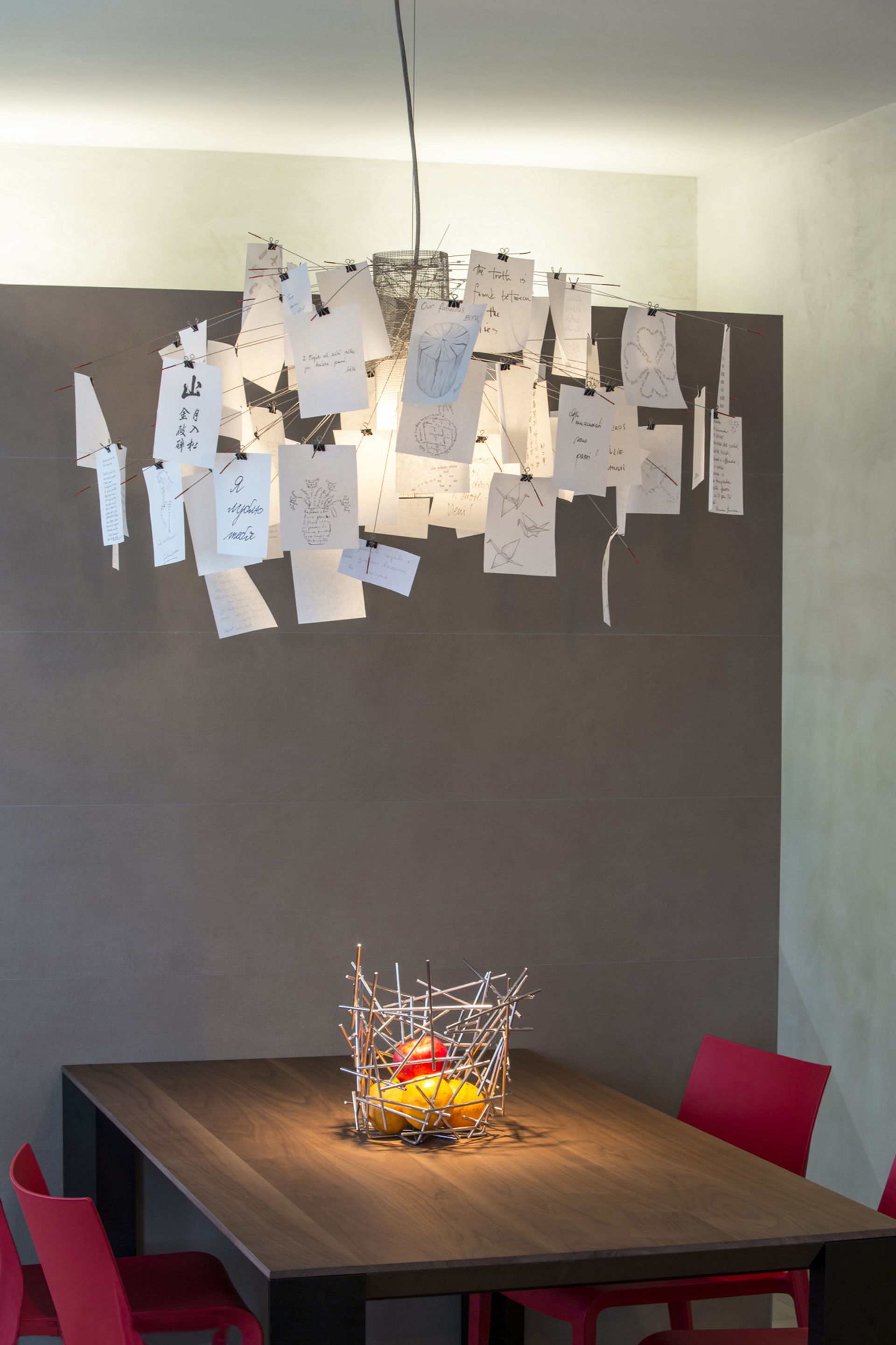 progetto ristrutturazione appartamento in provincia di Bergamo, illuminazione, cura dei materiali e disegno su misura arredi - lampada zettel'z ingo mauer