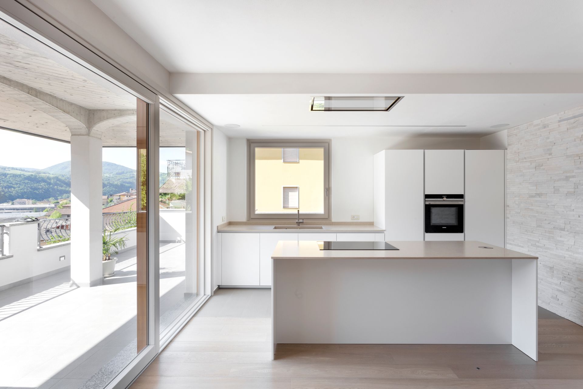 Progetto interior design, ristrutturazione appartamento ultimo piano casa unifamiliare provincia di Bergamo. Officina Magisafi architettura design - cucina