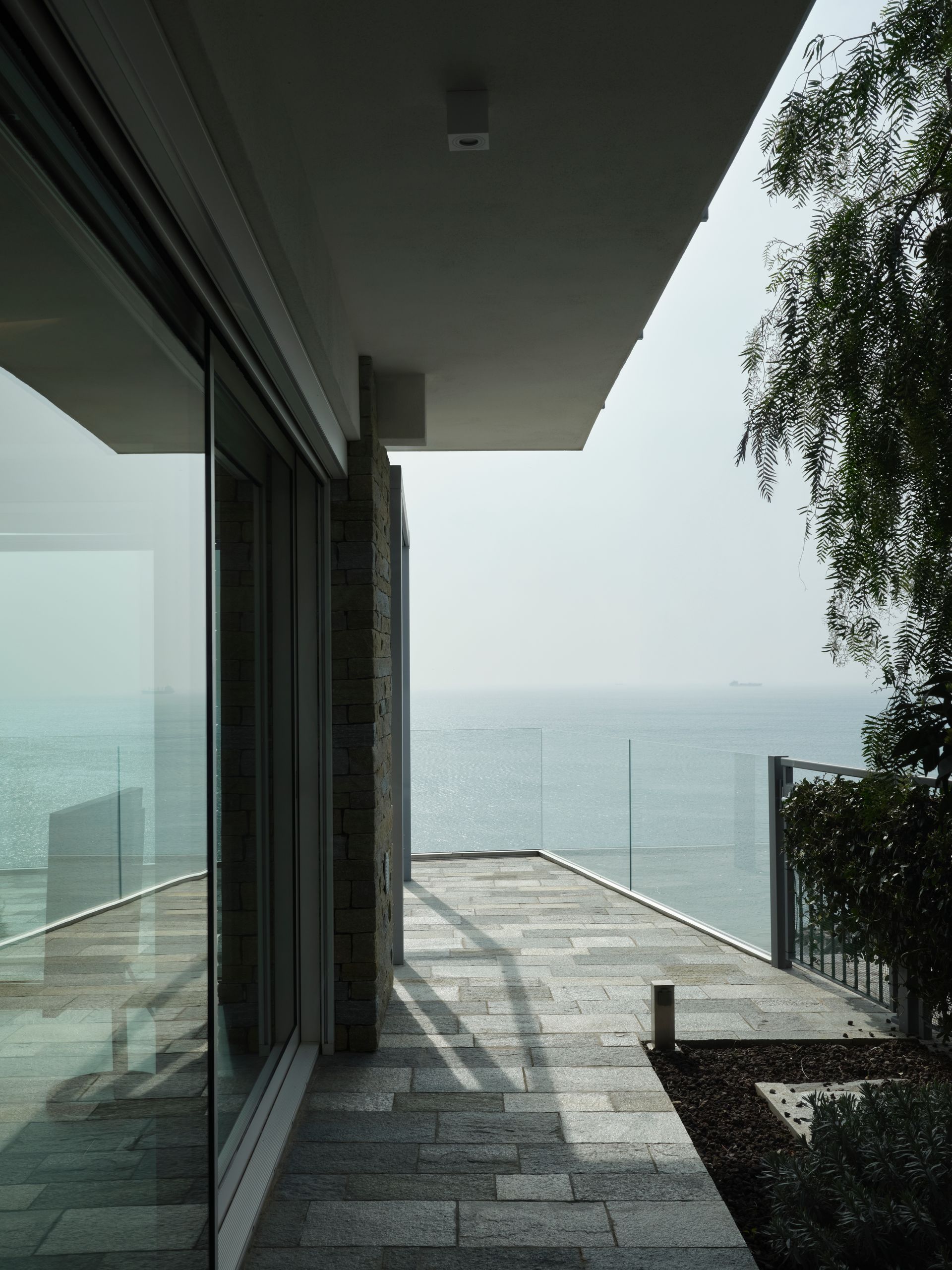 Progetto casa al mare, casa vacanze, arredo tailor made, boiserie in legno di cedro, Forte dei Marmi, Miami, Costa Azzurra, Cinque Terre, Adriatico. Officina Magisafi architettura design - render dettaglio boiserie