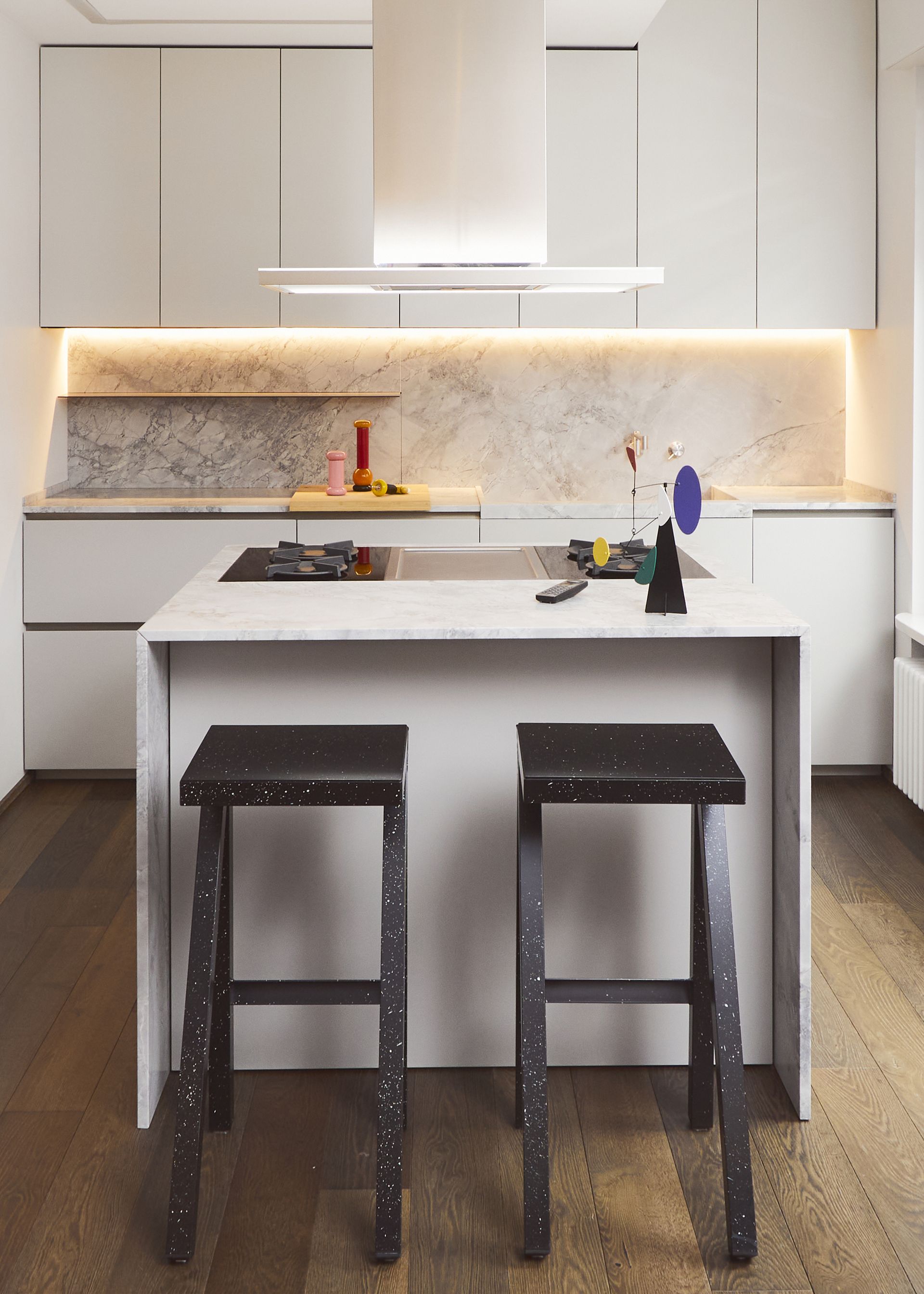 interior design project, apartment renovation marble kitchen in Bergamo, Milan, London, New York, Paris, Lake Como, Gstaad. designer Claudio Acquaviva, architect Debora Bordogni, Officina Magisafi architecture design - kitchen