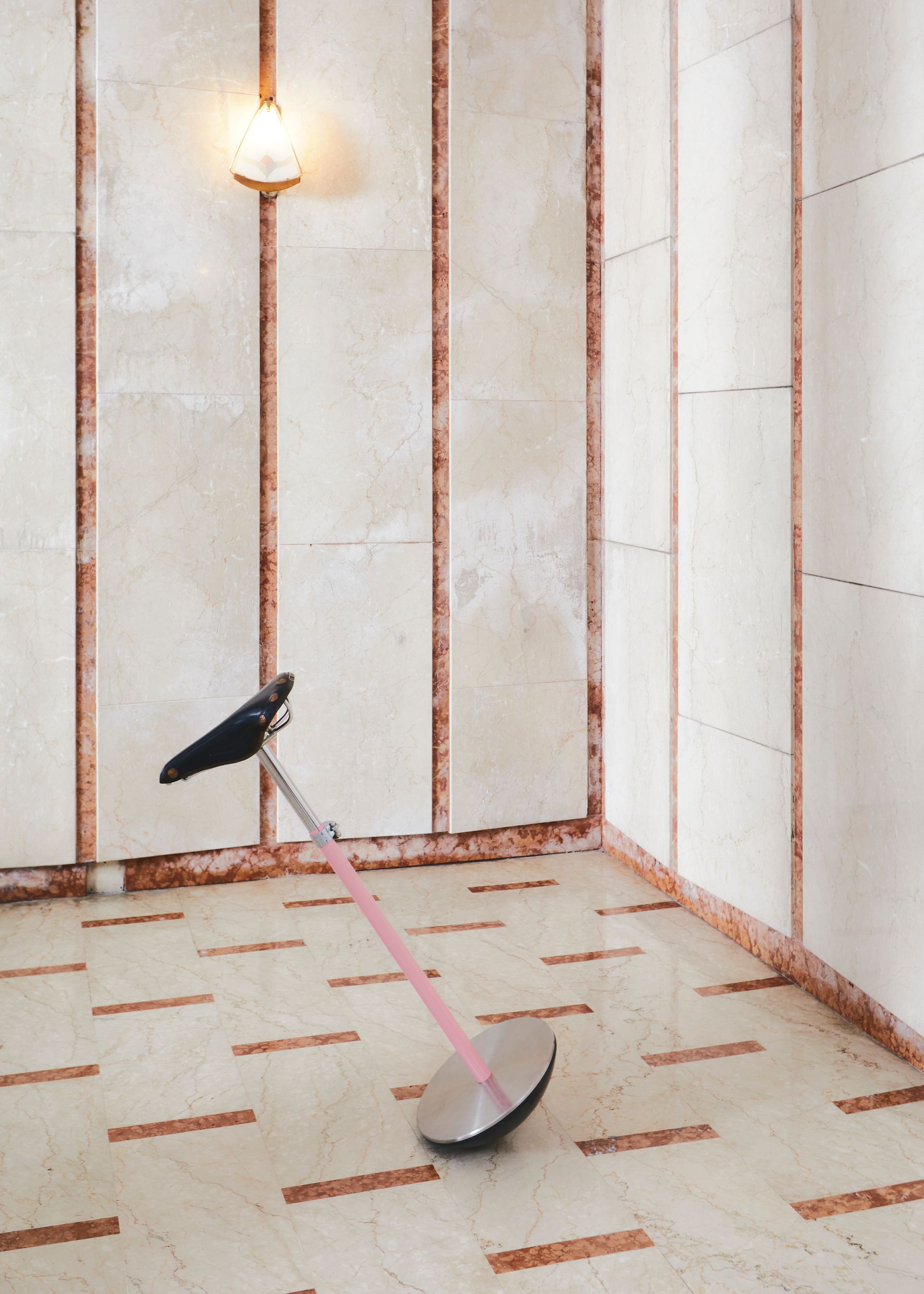 progetto interior design, ristrutturazione appartamento cucina in marmo Bergamo, Milano, Londra, New York, Parigi, Lago di Como, Gstaad. designer Claudio Acquaviva, architetto Debora Bordogni, Officina Magisafi architettura design - dettaglio cucina