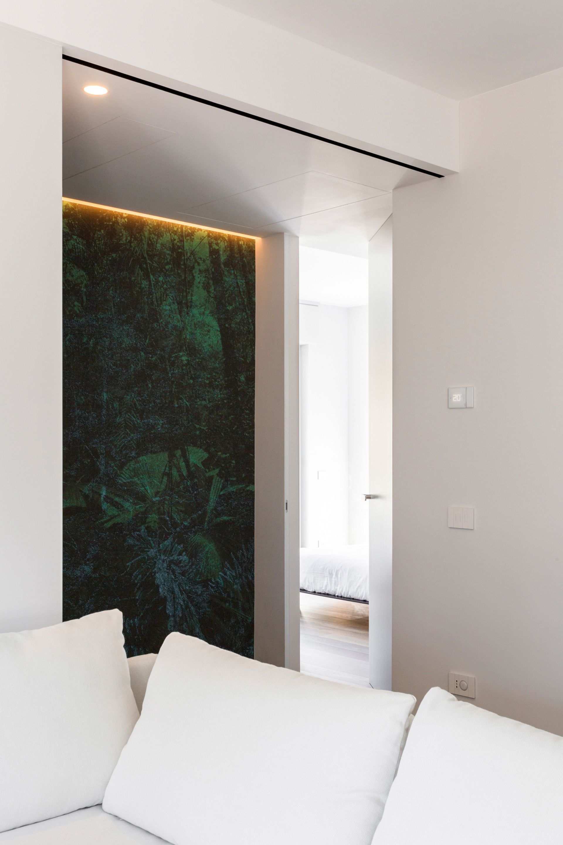 progetto interior design, bagno Mutina Pico Bouroullec ristrutturazione appartamento Bergamo, Milano, Londra, New York, Parigi, Lago di Como, Gstaad - dettaglio corridoio