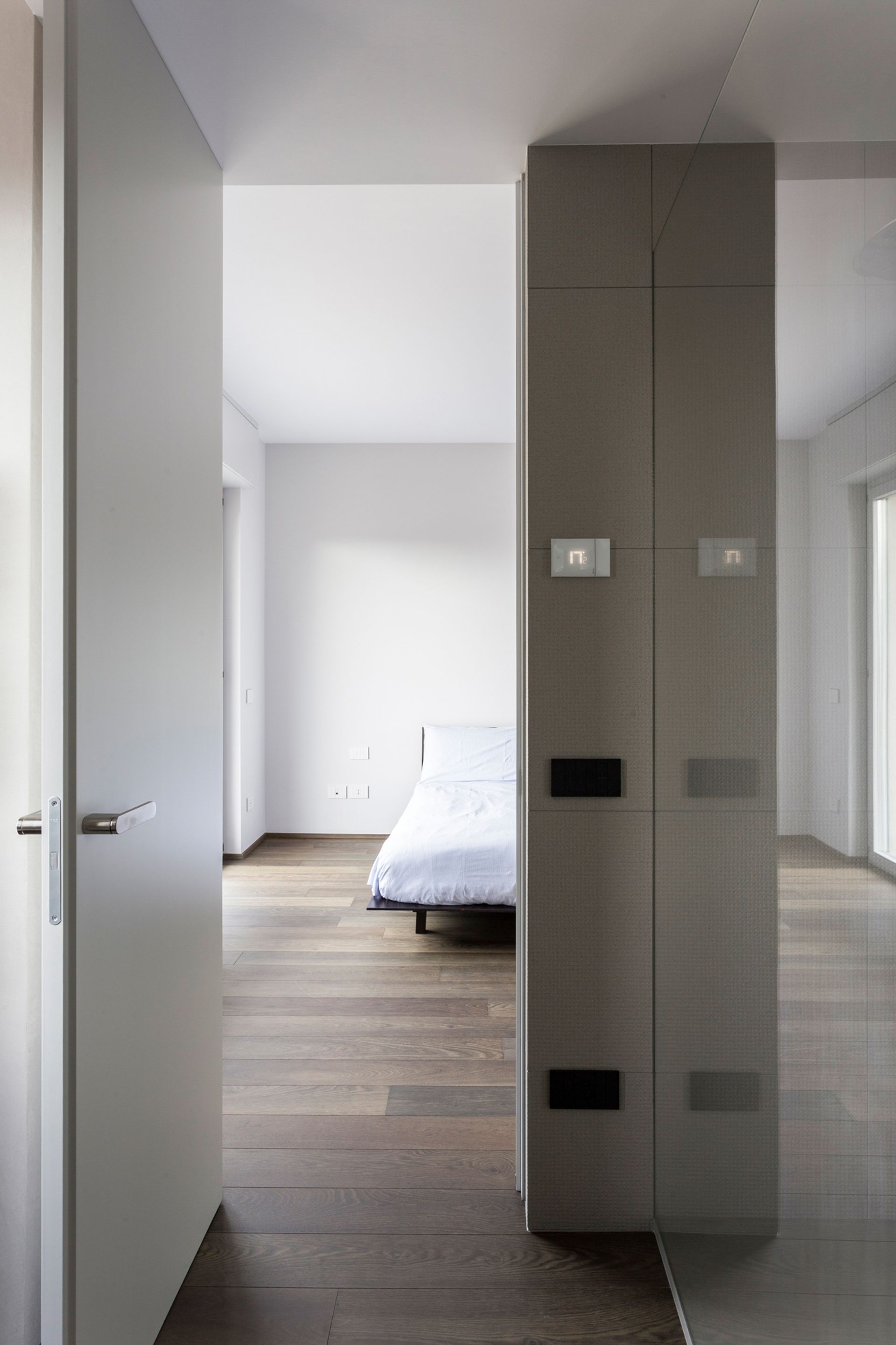 progetto interior design, bagno Mutina Pico Bouroullec ristrutturazione appartamento Bergamo, Milano, Londra, New York, Parigi, Lago di Como, Gstaad - armadio