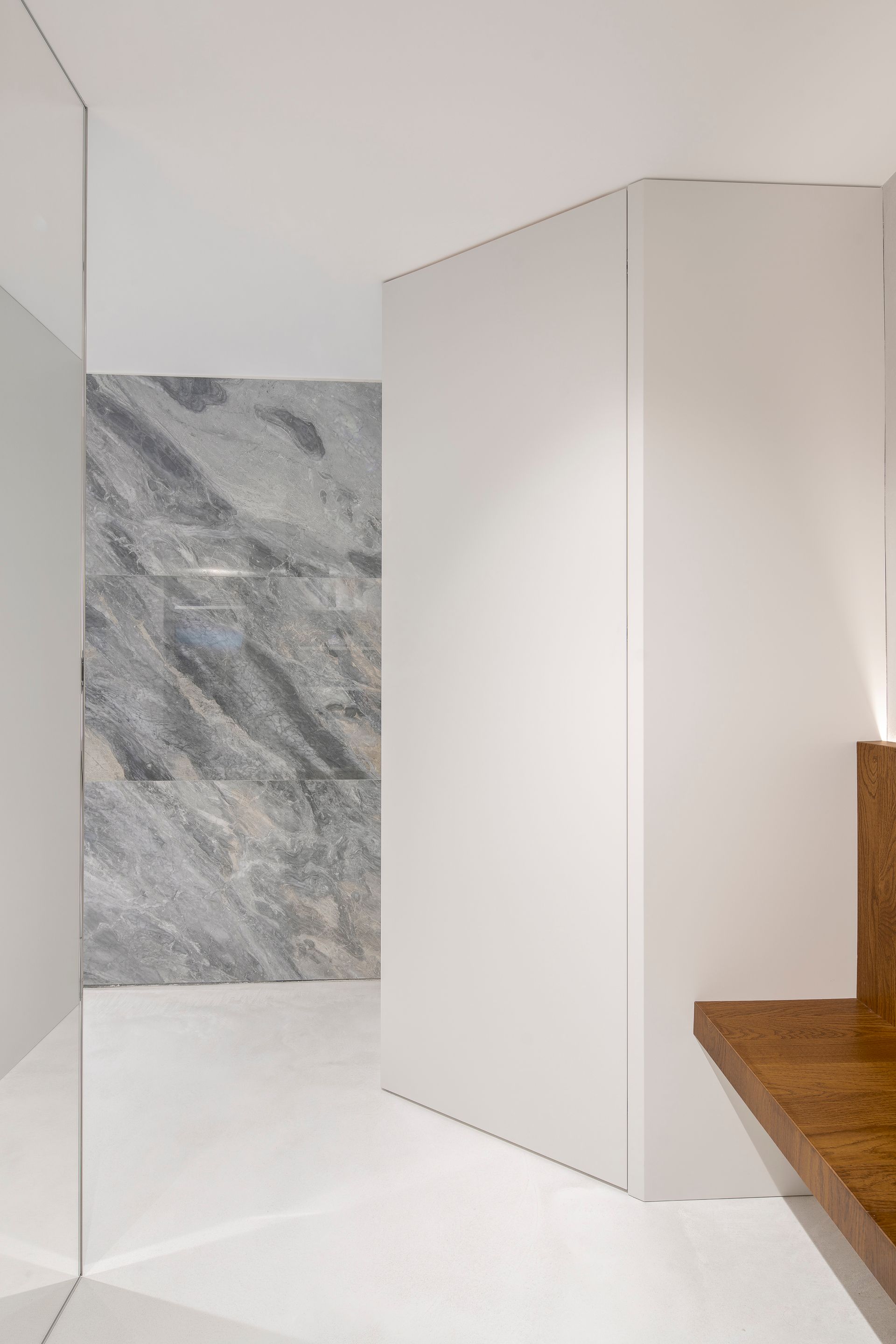 Progetto interior design, ristrutturazione e rebranding di boutique Corbù +ME moda lusso Bergamo, Milano, Lago di Como, Londra, New York, Parigi. Officina Magisafi - scala