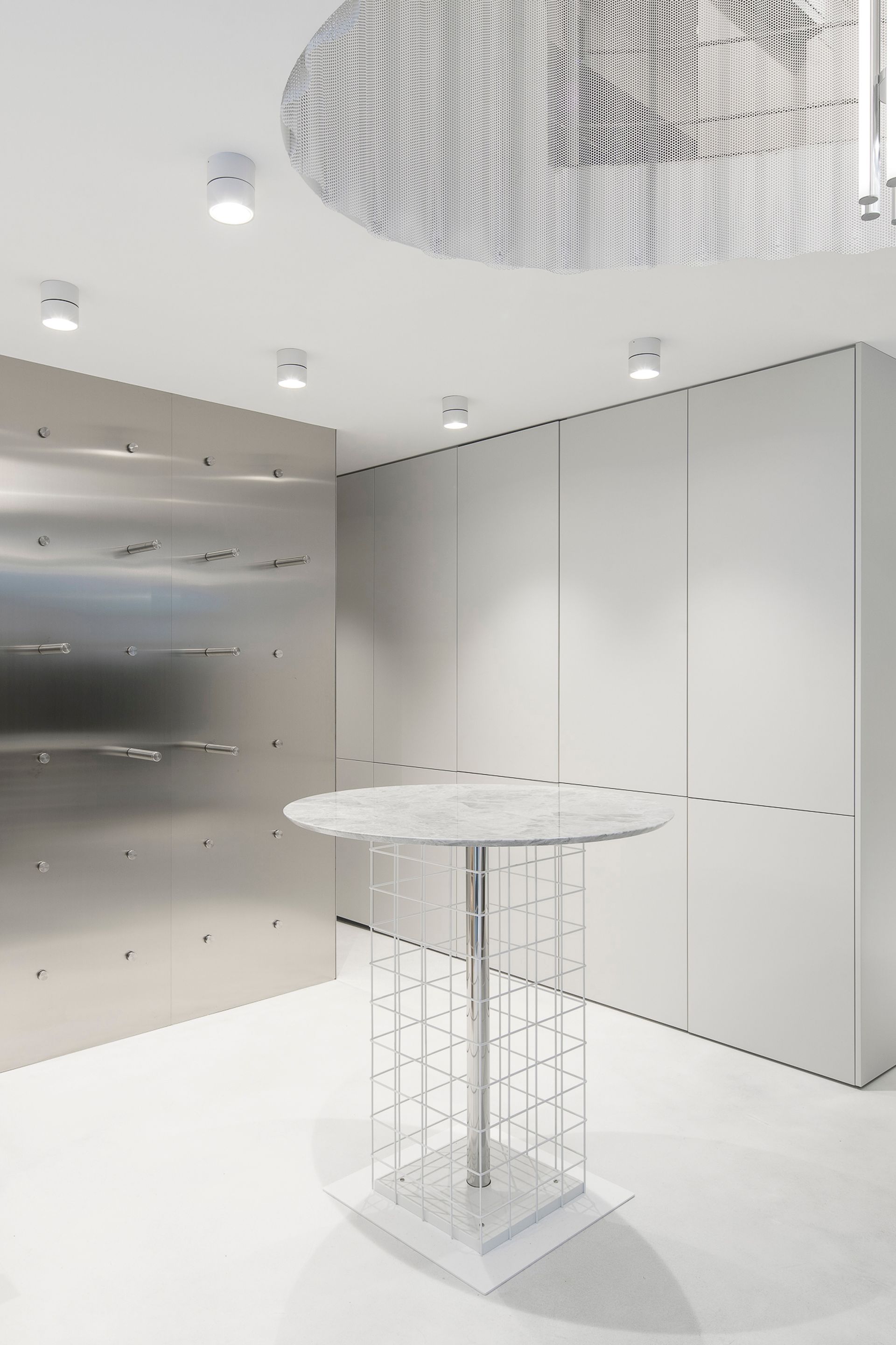 Progetto interior design, ristrutturazione e rebranding di boutique Corbù +ME moda lusso Bergamo, Milano, Lago di Como, Londra, New York, Parigi. Officina Magisafi - illuminazione