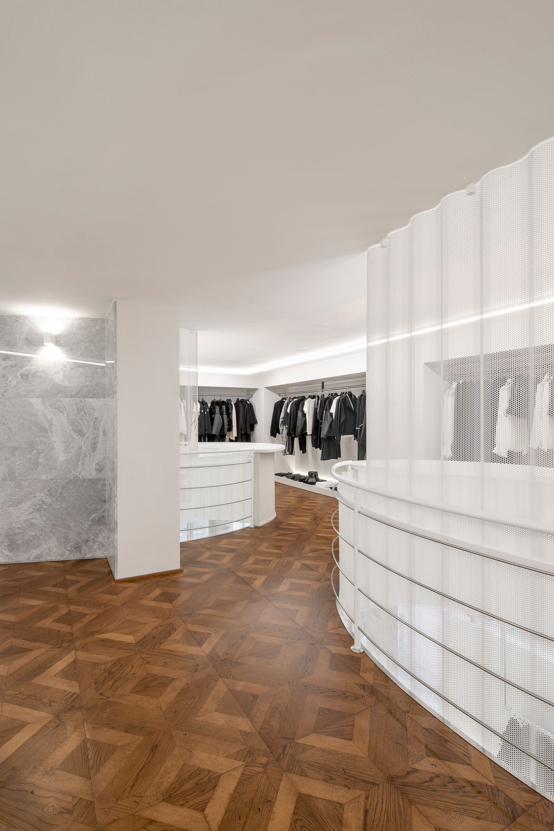 Interior design project, boutique remodeling and rebranding luxury fashion clothing Bergamo, Milan, Lake Como, London, New York, Paris. Officina Magisafi architecture design -  parquet