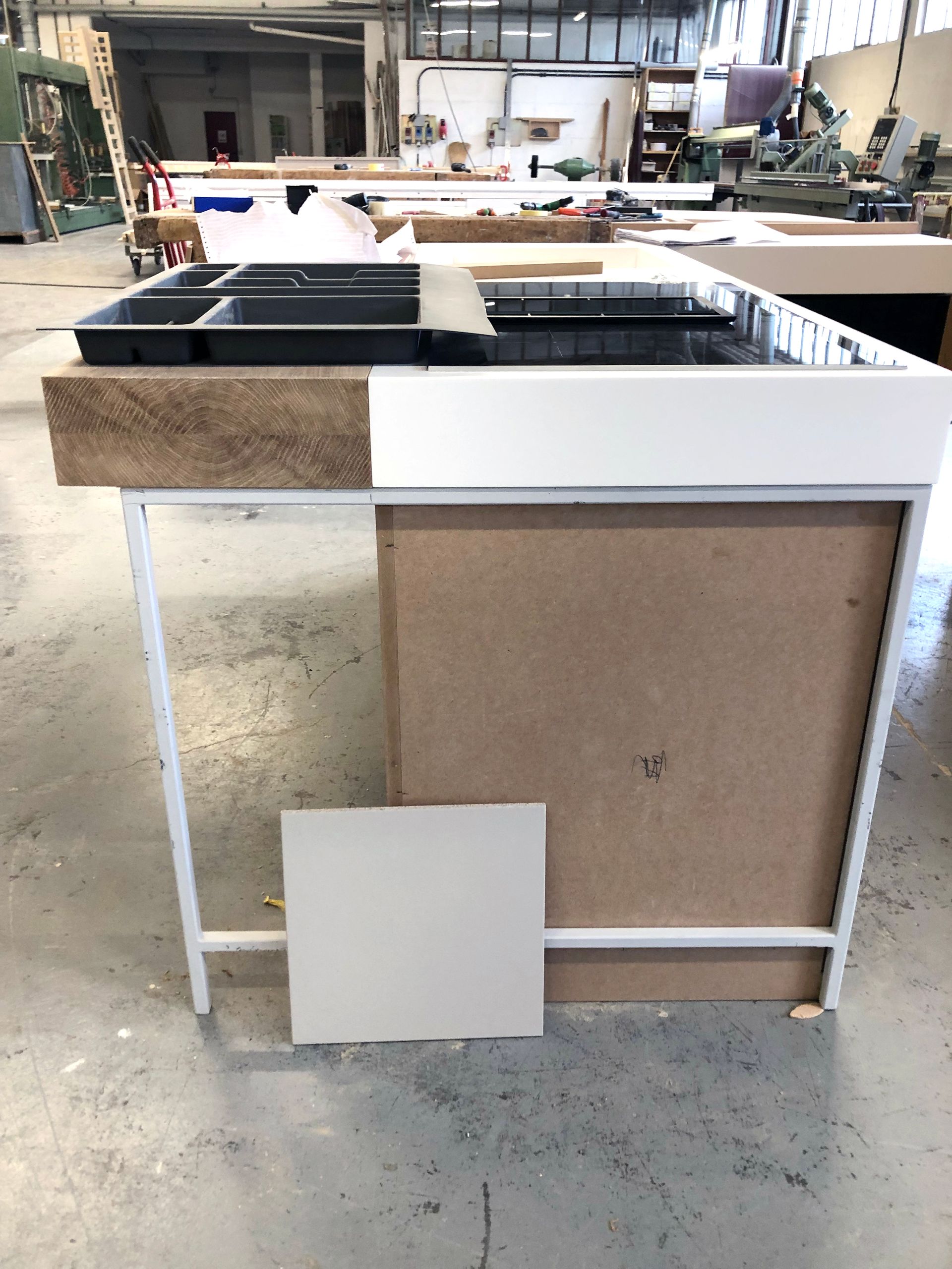 Interior design project, interior renovation, selection of finishes, custom-made furniture, works management. Officina Magisafi architecture design - furniture construction