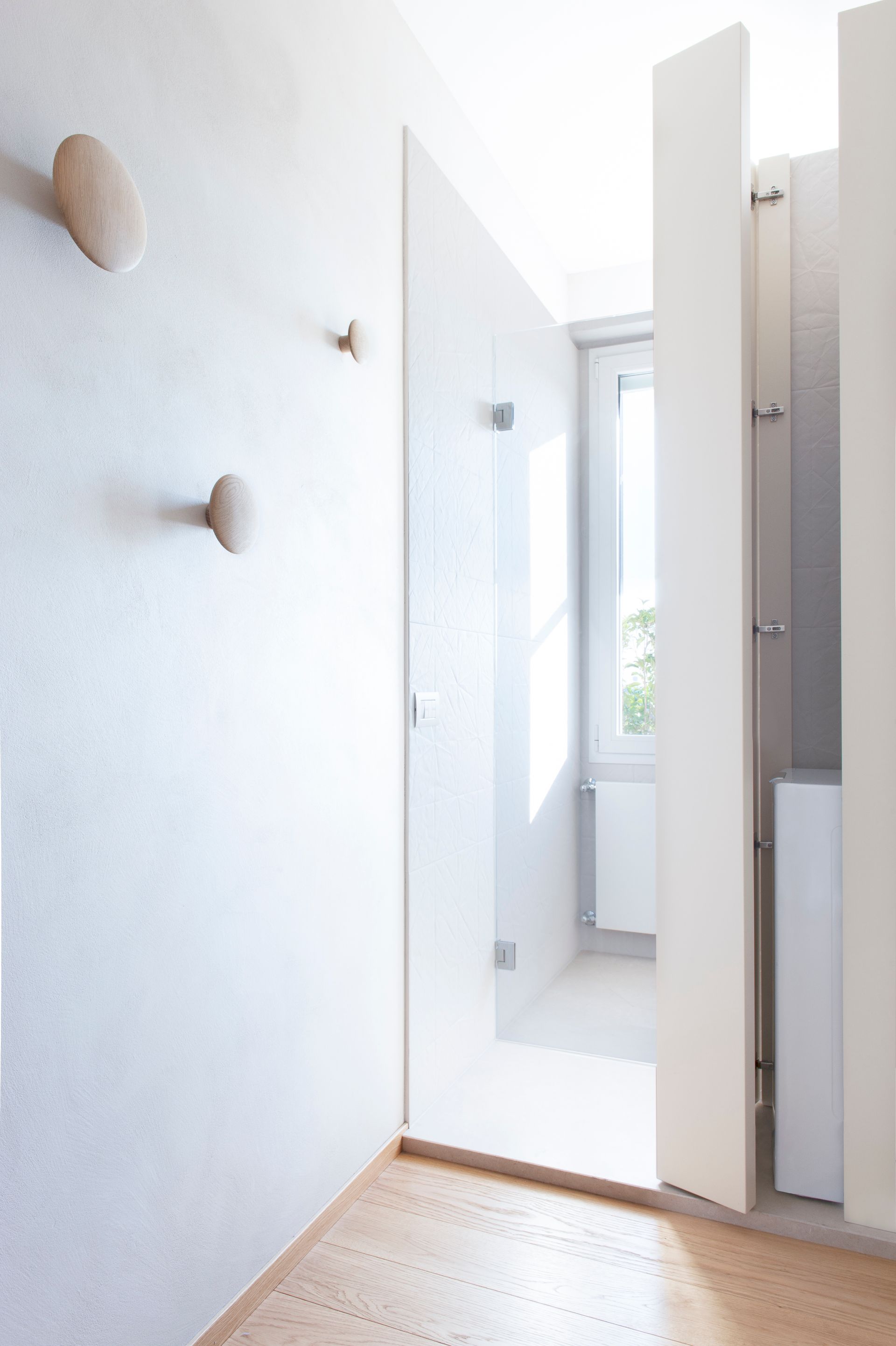 interior design project, luxury apartment bathroom renovation in the center of Bergamo, arabescato orobico marble, custom made bookcase, pieces of design - details