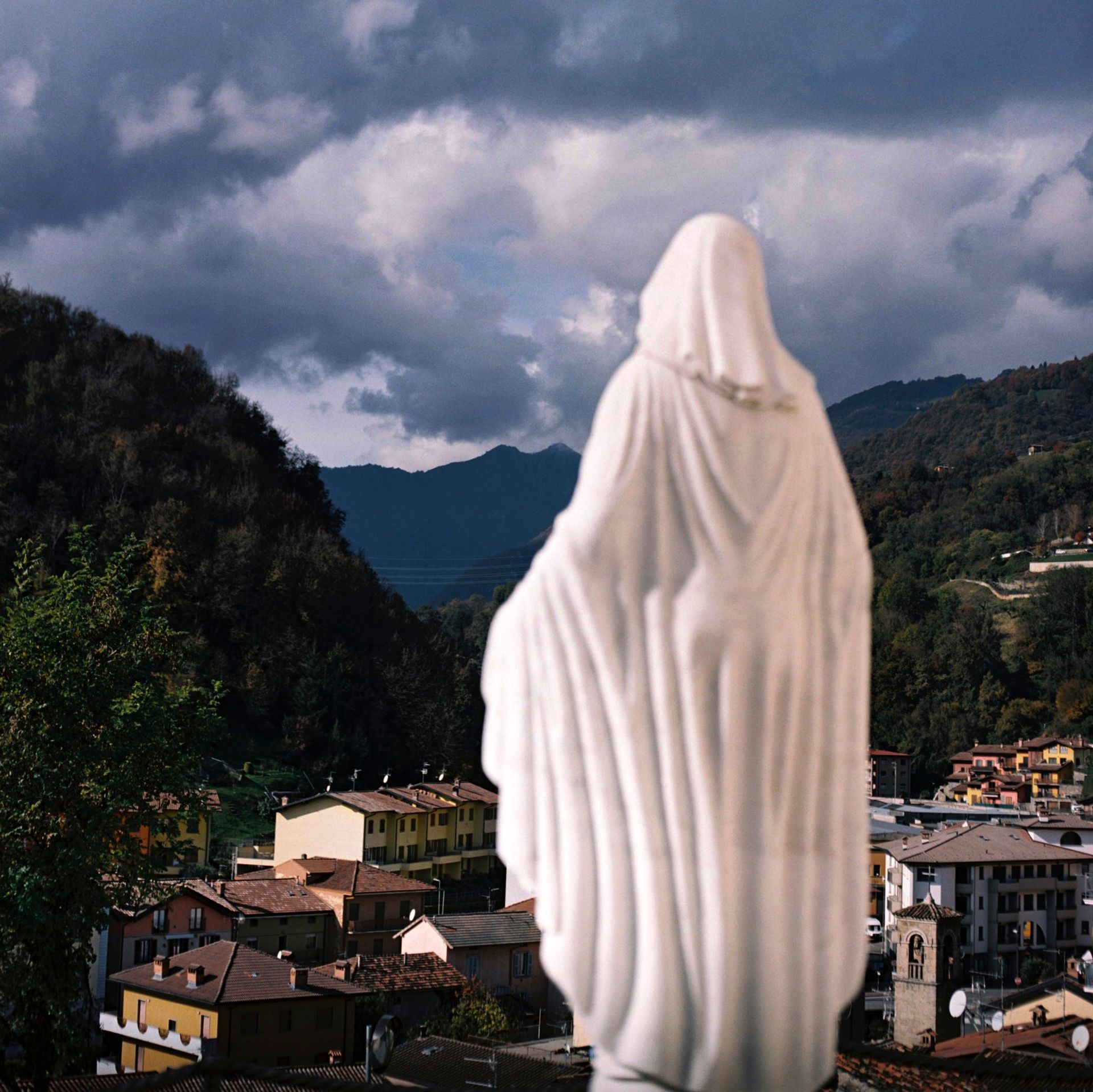Officina Magisafi architecture interior design studio, materials palettes and finishings, Seriana Valley, Bergamo, Milan, Brescia, lake Como, lake Garda - meeting room detail