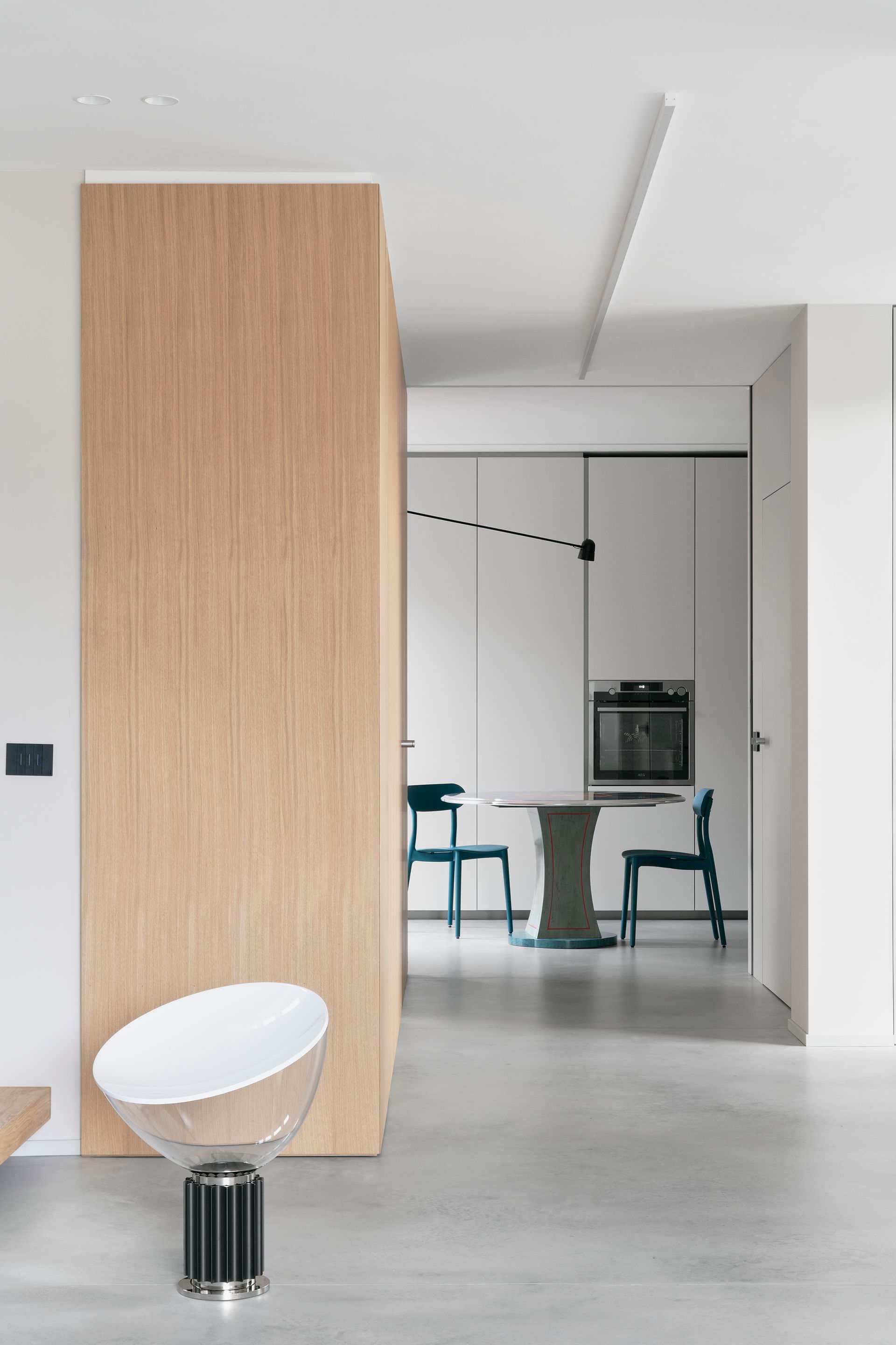 Progetto design d'interni, ricerca materiali, rivestimenti, finiture, Bergamo, Città Alta, Brescia, Milano, Como, Londra, Parigi, New York. Officina Magisafi architettura design - dettaglio soggiorno