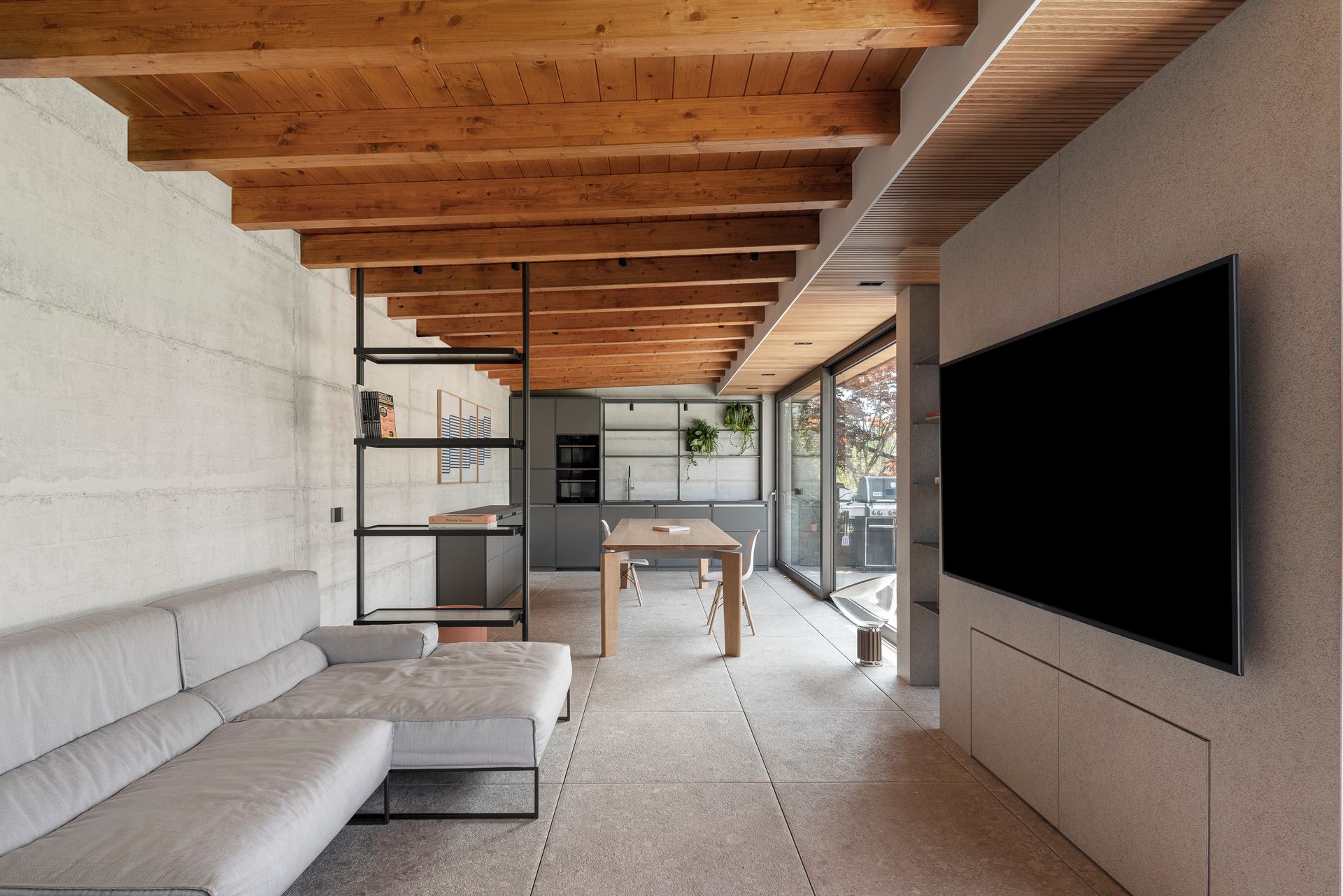 Outdoor project with swimming pool, continous glass window flush with the floor, orobie, panoramic view. Officina Magisafi architecture design - in and out