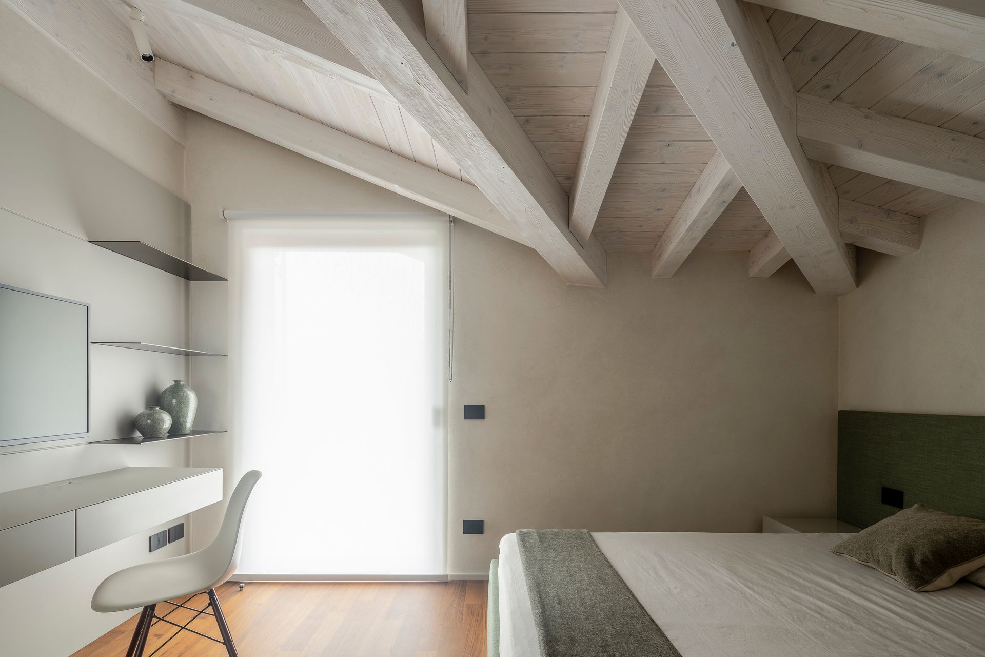 Interior design project, attic renovation with terrace with a view Bergamo, Milan, Lake Como, London, New York, Paris, Gstaad. Officina Magisafi architecture design - bedroom view