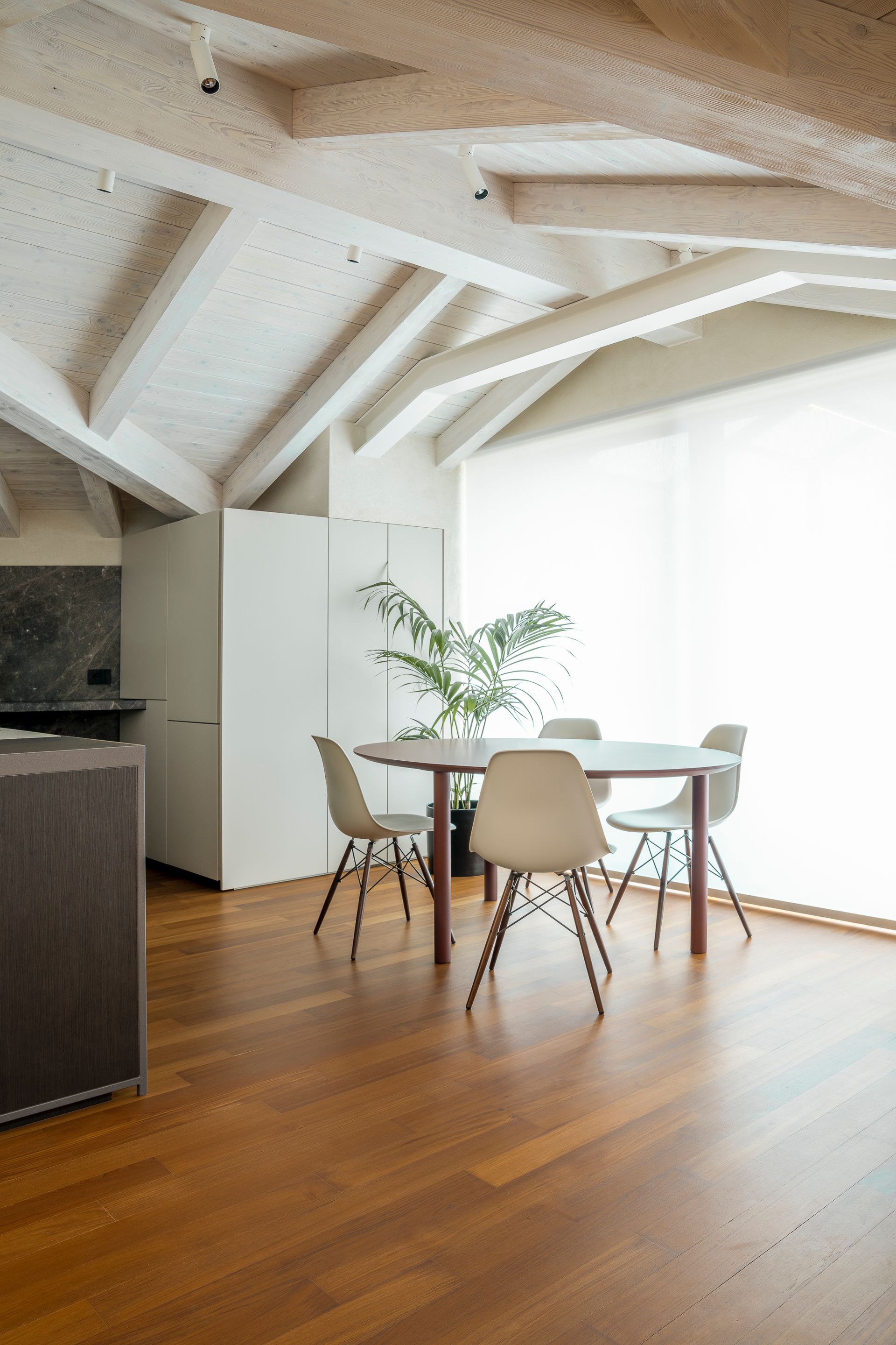 Interior design project, attic renovation with terrace with a view Bergamo, Milan, Lake Como, London, New York, Paris, Gstaad. Officina Magisafi architecture design - table