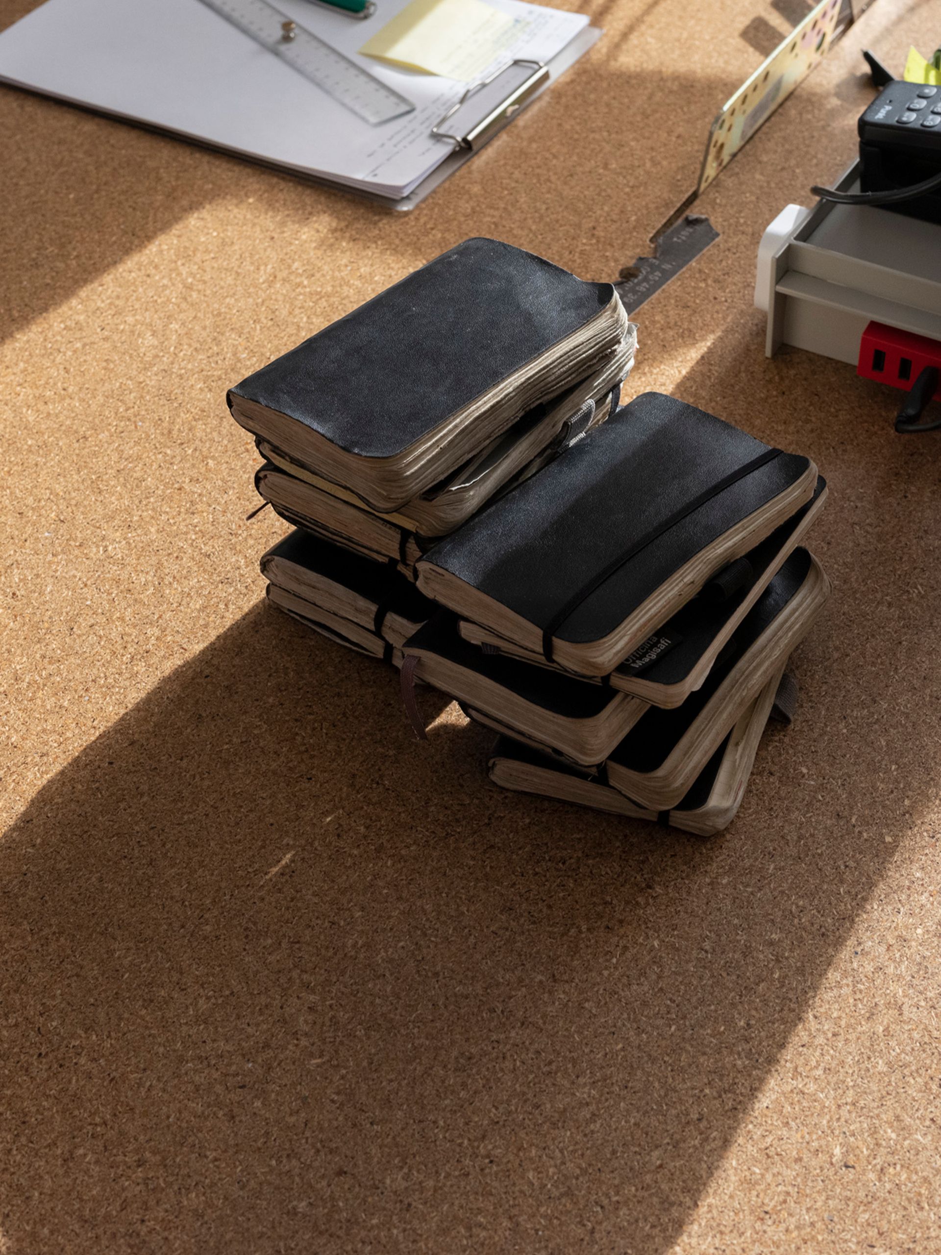 Officina Magisafi studio architettura interior design, palette materiali e finiture, Val Seriana Bergamo, Milano, Brescia, lago di Como, lago di Garda. - sala materiali